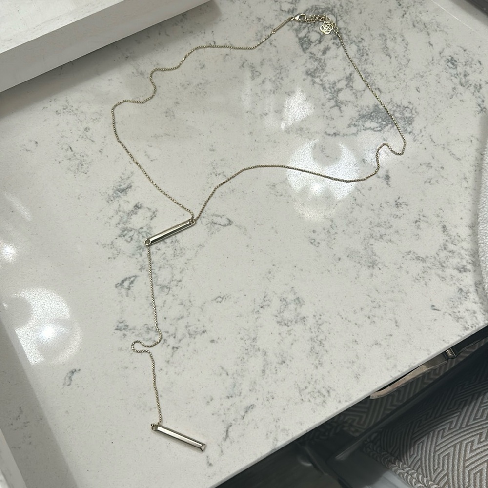 Kendra Scott necklace